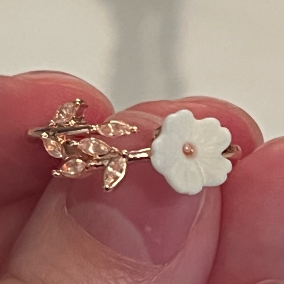 Rose Gold Flower Leaf Adjustable Ring - Picture 4 of 6